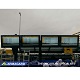 Flera enheter av typen utomhusdisplay för passagerarinformation installerade vid en busshållplats på en flygplats