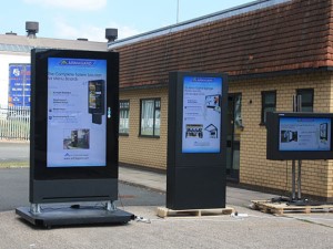 3 Kreativa sätt att installera LCD-skärm digital skylt kapslingar